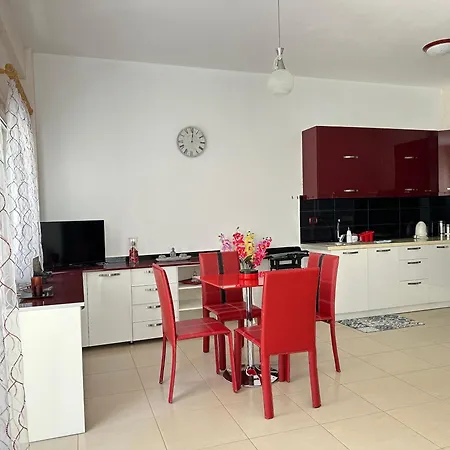 M&a Apartment's *